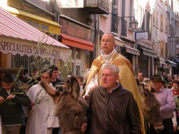 La procession 4.jpg